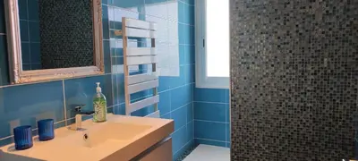 Salle de bains dans l'établissement Les Bruyères
