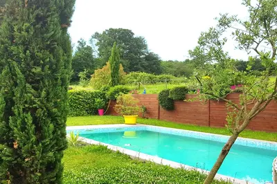 Piscine de l'établissement Les Bruyères ou située à proximité