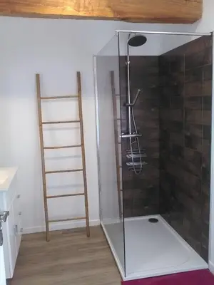 Salle de bains dans l'établissement A deux pas du Rheby