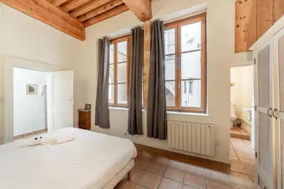 Un ou plusieurs lits dans un hébergement de l'établissement All in Lyon | La Loge des Avocats du Vieux Lyon