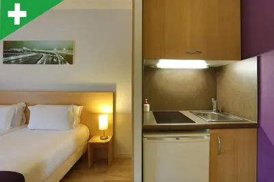 Un ou plusieurs lits dans un hébergement de l'établissement EastLodge Lyon Est Eurexpo