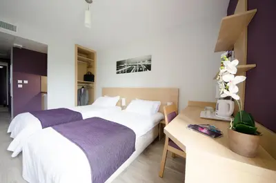 Un ou plusieurs lits dans un hébergement de l'établissement EastLodge Lyon Est Eurexpo