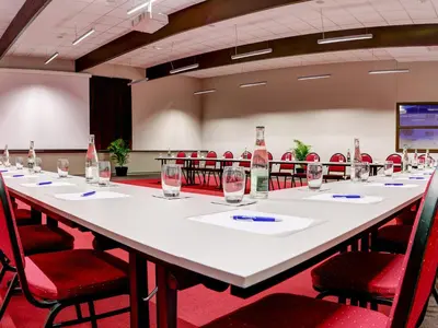 Espace de conférence ou salle de réunion dans l'établissement Best Western Plus Hôtel & Spa de Chassieu