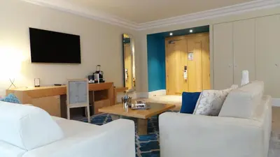 Télévision ou salle de divertissement dans l'établissement Hotel & Spa Le Pavillon