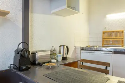 Cuisine ou kitchenette dans l'établissement La fenêtre Saint jean