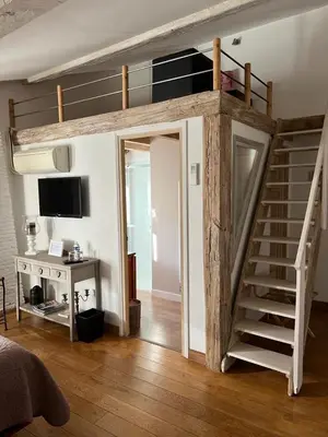 Télévision ou salle de divertissement dans l'établissement Chambres d'Hôtes Mado et Lulu