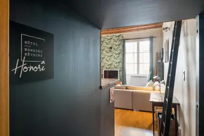 Télévision ou salle de divertissement dans l'établissement Honorê - Suites Amboise