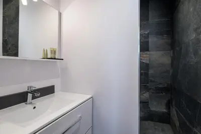Salle de bains dans l'établissement Honorê - Suite Barre