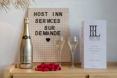 Boissons dans l'établissement Host Inn Nifty Sūite