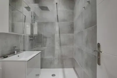 Salle de bains dans l'établissement GuestReady - 1-BR, 5 minutes from train station