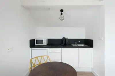 Cuisine ou kitchenette dans l'établissement Le Jardin d Ambroise