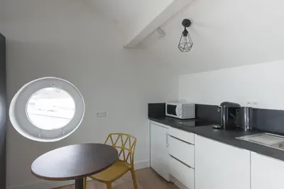 Cuisine ou kitchenette dans l'établissement Le Jardin d Ambroise