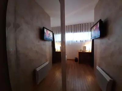 Télévision ou salle de divertissement dans l'établissement Le Clos du Bois Joli