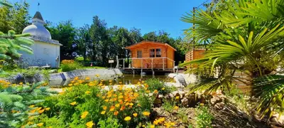 Jardin de l'établissement le mas de CHENIER