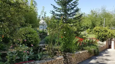Jardin de l'établissement le mas de CHENIER