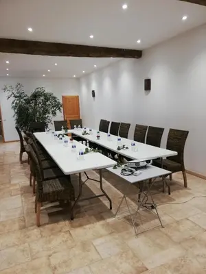 Espace de conférence ou salle de réunion dans l'établissement Chambres d'Hôtes 