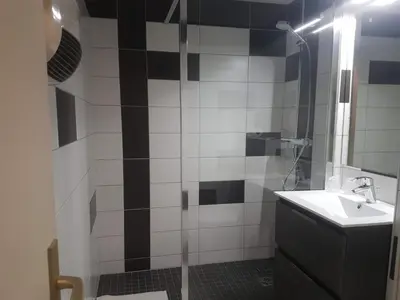 Salle de bains dans l'établissement Logis Hotel Des Grands Vins