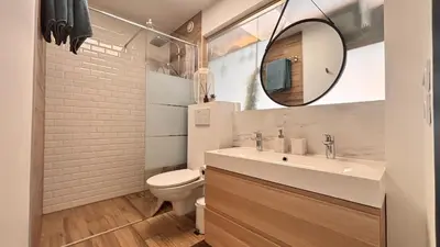 Salle de bains dans l'établissement Lost inn Lyon Part dieu -Entre centre ville et gare part dieu -Netflix