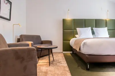 Un ou plusieurs lits dans un hébergement de l'établissement Logis Hôtel Le Tilia