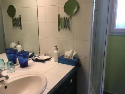 Salle de bains dans l'établissement Le Relais des Malettes Chambres d'hôtes B&B