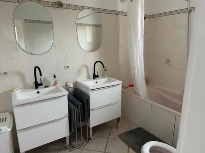 Salle de bains dans l'établissement Le paradis de la Provence