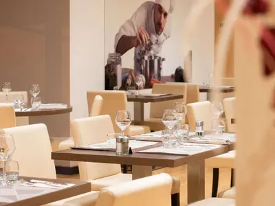 Restaurant ou autre lieu de restauration dans l'établissement ibis Lyon Est Chaponnay
