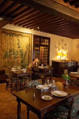 Coin salon dans l'établissement Hostellerie du Vieux Pérouges