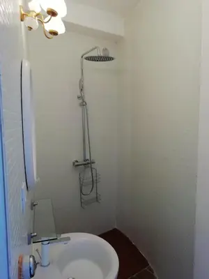 Salle de bains dans l'établissement La Tour Mandot