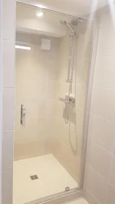 Salle de bains dans l'établissement Appartement T2 proche gare et centre Bourgoin