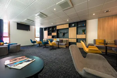 Coin salon dans l'établissement Nemea Appart Hotel So Cloud Lyon Gare Part-Dieu