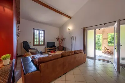 Coin salon dans l'établissement Gîte Le Planier