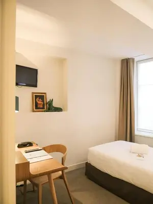 Un ou plusieurs lits dans un hébergement de l'établissement Le Phénix Hôtel