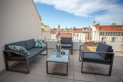 Coin salon dans l'établissement Lyon Premium - 7e Ciel Rooftop Panoramique