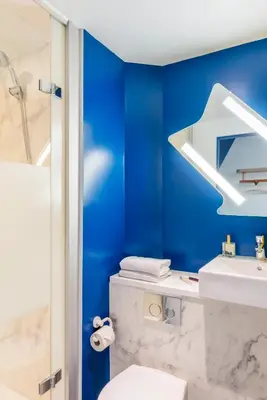 Salle de bains dans l'établissement ibis budget Lyon Est Beynost