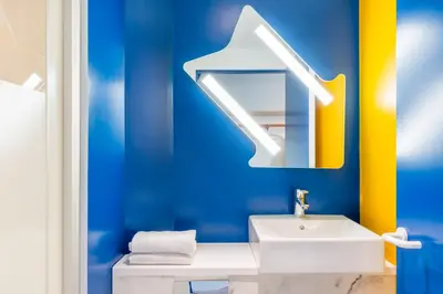 Salle de bains dans l'établissement ibis budget Lyon Est Beynost
