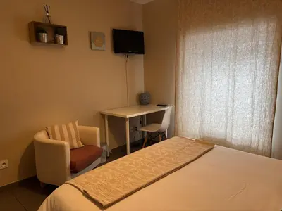 Télévision ou salle de divertissement dans l'établissement Demeure & Dépendance - Chambres d'hôtes depuis 2012