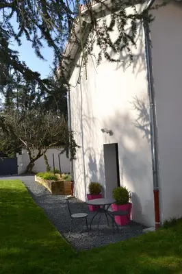 Jardin de l'établissement Demeure & Dépendance - Chambres d'hôtes depuis 2012