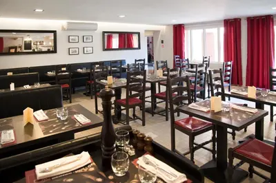 Restaurant ou autre lieu de restauration dans l'établissement Comptoir et Dépendances