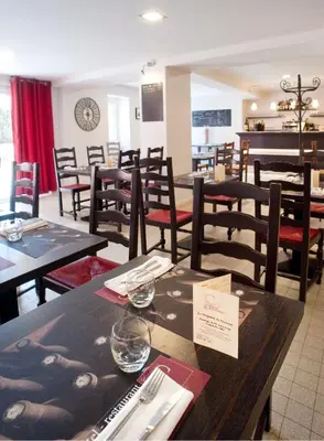 Restaurant ou autre lieu de restauration dans l'établissement Comptoir et Dépendances