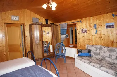 Coin salon dans l'établissement Auberge du Thiollet