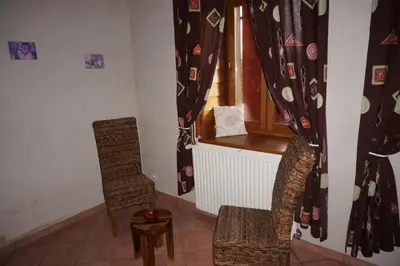 Coin salon dans l'établissement Auberge du Thiollet