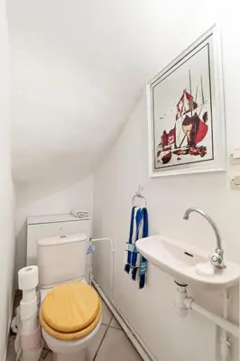 Salle de bains dans l'établissement Maison chaleureuse Saint-Cyr-sur-le-Rhône