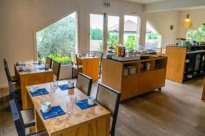 Cuisine ou kitchenette dans l'établissement Best Western Bridge Hotel Lyon East