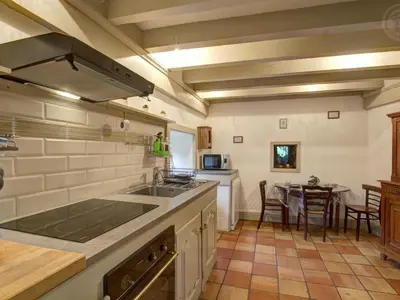 Cuisine ou kitchenette dans l'établissement Gîte indépendant 8p, cheminée, animaux acceptés, nature paisible - FR-1-496-10