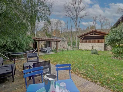 Jardin de l'établissement Gîte indépendant 8p, cheminée, animaux acceptés, nature paisible - FR-1-496-10