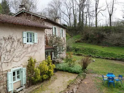 Jardin de l'établissement Gîte indépendant 8p, cheminée, animaux acceptés, nature paisible - FR-1-496-10
