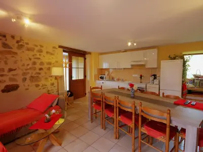 Cuisine ou kitchenette dans l'établissement Gîte calme avec vue, animaux bienvenus, draps et ménage inclus ! - FR-1-496-17