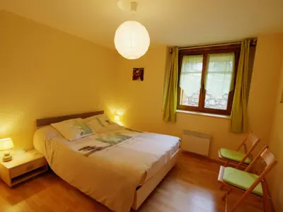 Un ou plusieurs lits dans un hébergement de l'établissement Gîte calme avec vue, animaux bienvenus, draps et ménage inclus ! - FR-1-496-17