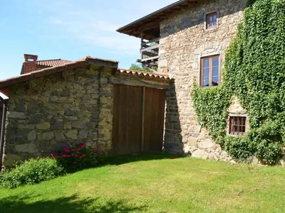 Jardin de l'établissement Gîte authentique 12 pers avec terrasse en campagne - FR-1-496-54
