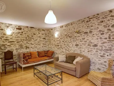 Coin salon dans l'établissement Gîte spacieux avec 2 chambres et parking à proximité du Parc du Pilat - FR-1-496-70